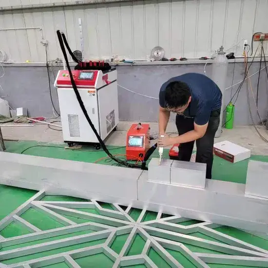 Máy hàn laser cầm tay 3 trong 1 cho công việc hàn, cắt và làm sạch ống