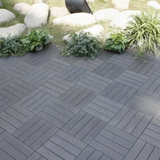 Phân phối gạch lát sàn WPC kích thước 300*300mm dành cho ban công và hiên nhà