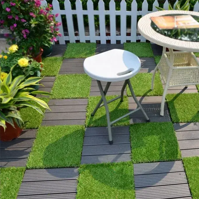Phân phối gạch lát sàn WPC kích thước 300*300mm dành cho ban công và hiên nhà