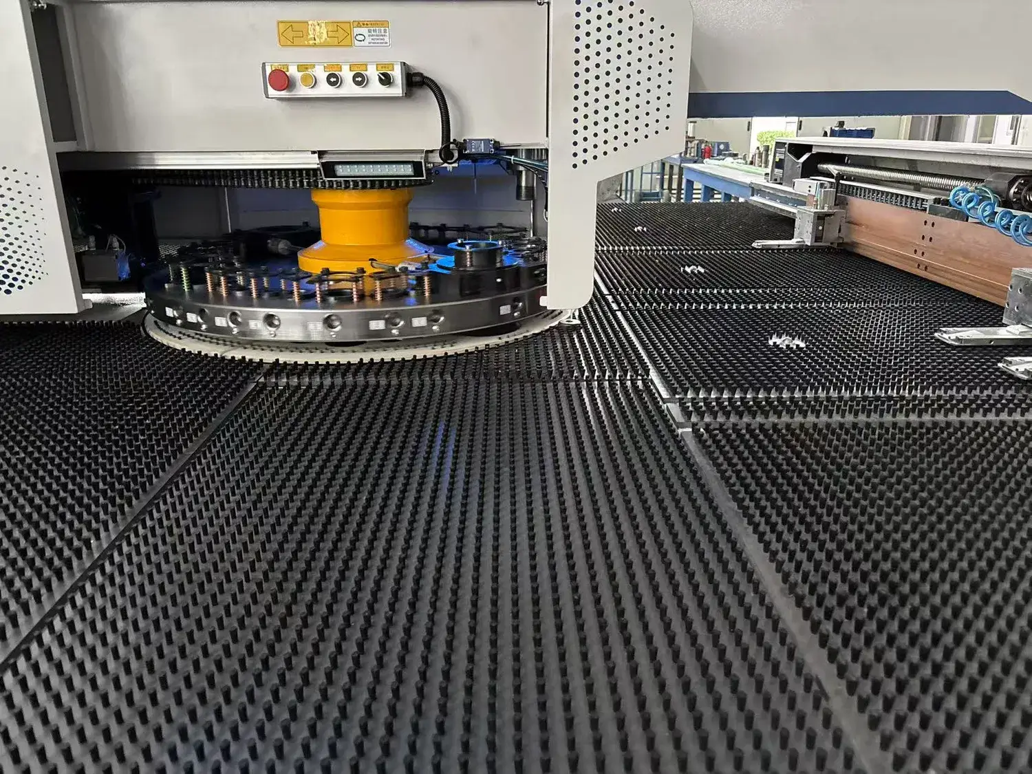 30tons, Máy CNC điều khiển Servo - Giải pháp đột dập tối ưu cho sản xuất kim loại
