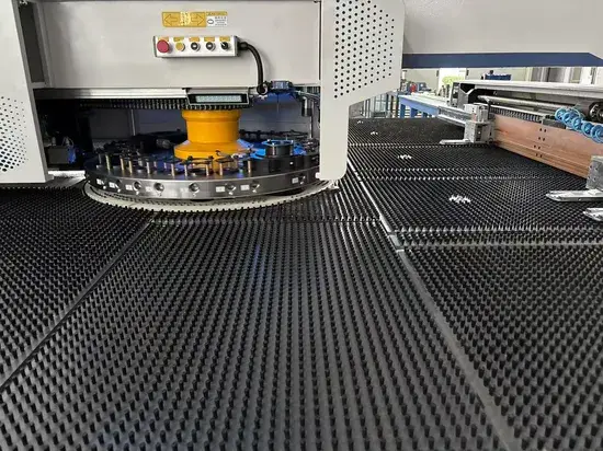 30tons, Máy CNC điều khiển Servo - Giải pháp đột dập tối ưu cho sản xuất kim loại