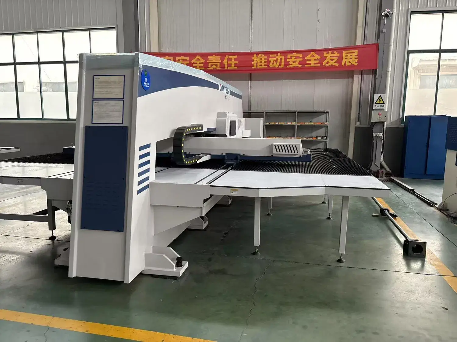 30tons, Máy CNC điều khiển Servo - Giải pháp đột dập tối ưu cho sản xuất kim loại