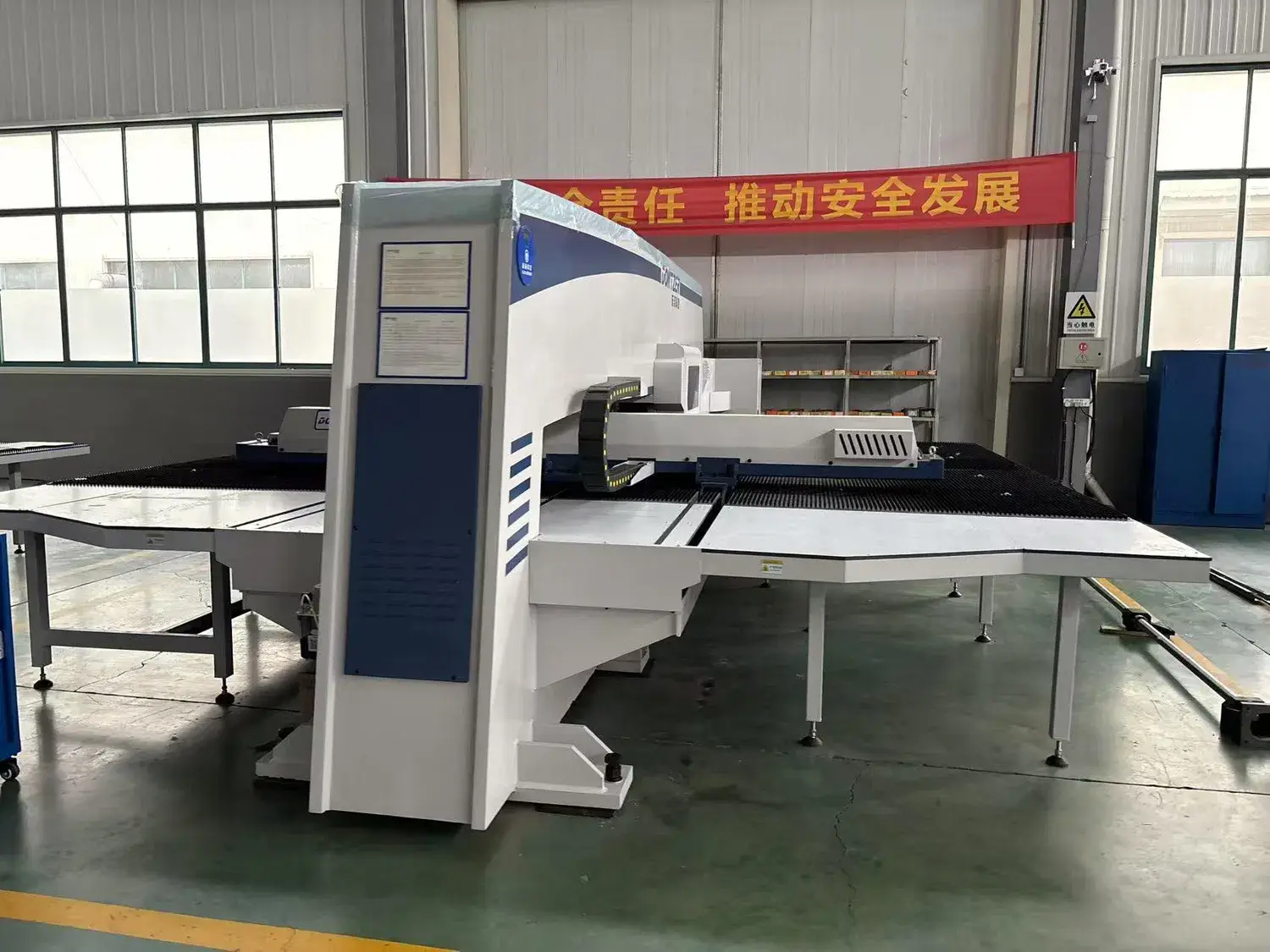 30tons, Máy CNC điều khiển Servo - Giải pháp đột dập tối ưu cho sản xuất kim loại