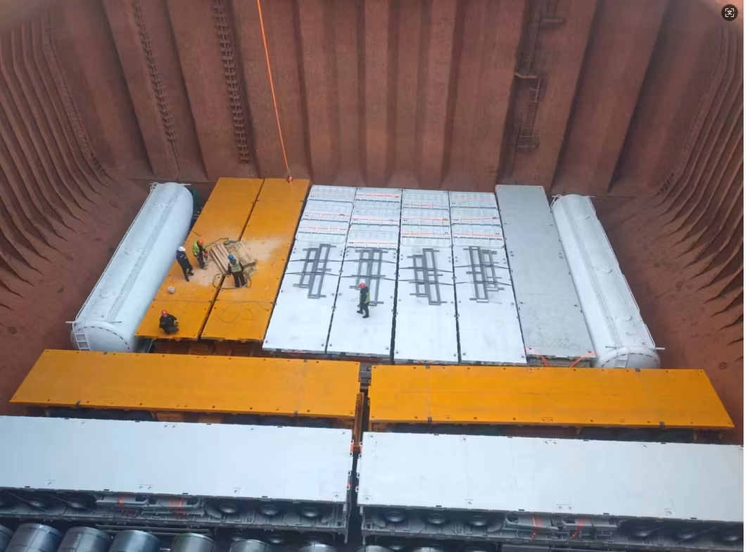 Xe ben nặng trắng chịu lực - Lựa chọn bằng tàu hàng hoặc Roro phù hợp hình ảnh 33-description