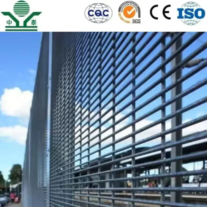 Lưới chống leo 7.62× 1.27cm kích thước 350× 310cm, cột bảo vệ đường sắt 80× 80cm tại Hàng Rào số 358