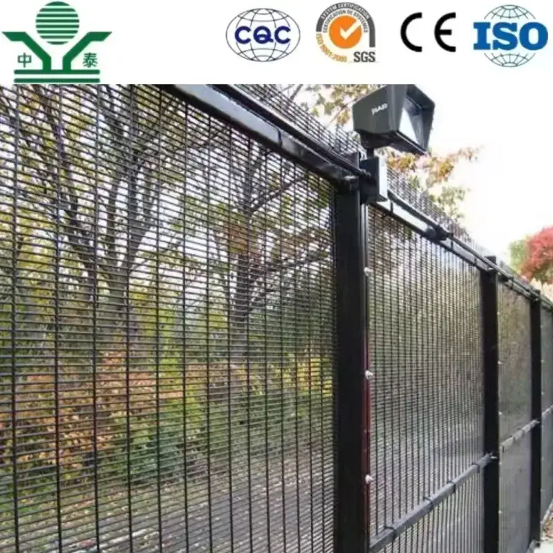 Lưới chống leo 7.62× 1.27cm kích thước 350× 310cm, cột bảo vệ đường sắt 80× 80cm tại Hàng Rào số 358