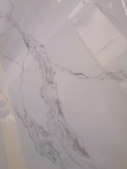 Đá thạch anh Calacatta cho mặt bàn trong nhà: phẩm chất vượt trội