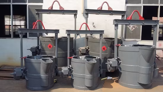 Bình trà rót hình cầu độc đáo, được làm từ kim loại cao cấp