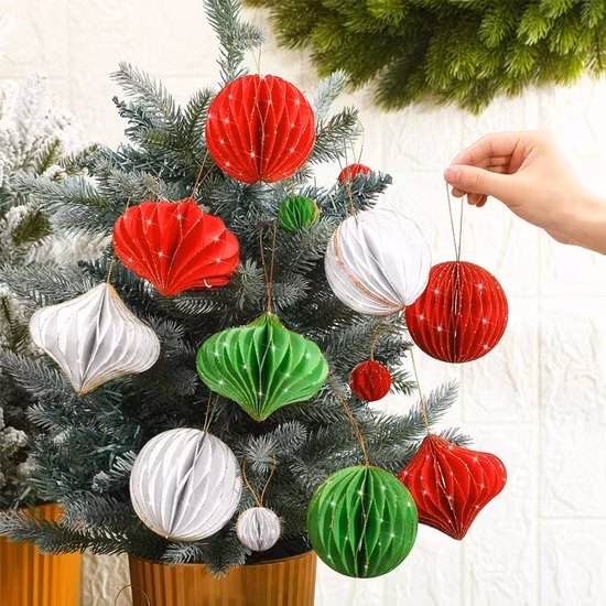 Garland đa màu sắc và bóng tổ ong treo trang trí sân khấu phòng khách cho bữa tiệc lễ hội
