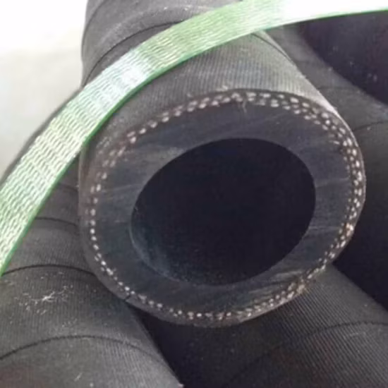 Ống cao su chịu mài mòn cao, bền bỉ với nhiều lớp và 2 ống cao su bện nhiều lớp mới
