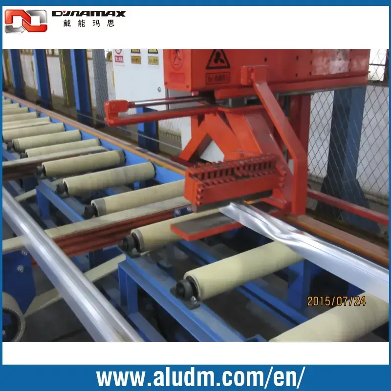 Máy ép nhôm kéo đôi với hai cưa bay - Thiết bị hiệu quả cho sản xuất công nghiệp