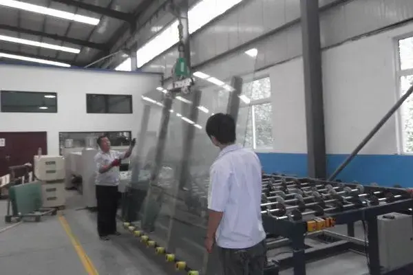 Kính Laminate Xanh Dương đa dụng cho Cửa Sổ và Trang Trí trong Tòa Nhà hình ảnh 15-description