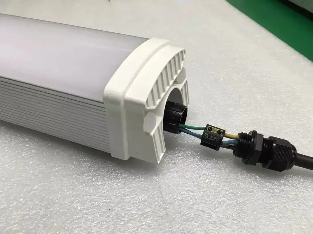 Đèn LED chống nước với đầu nối nhanh, các kích thước và công suất khác nhau