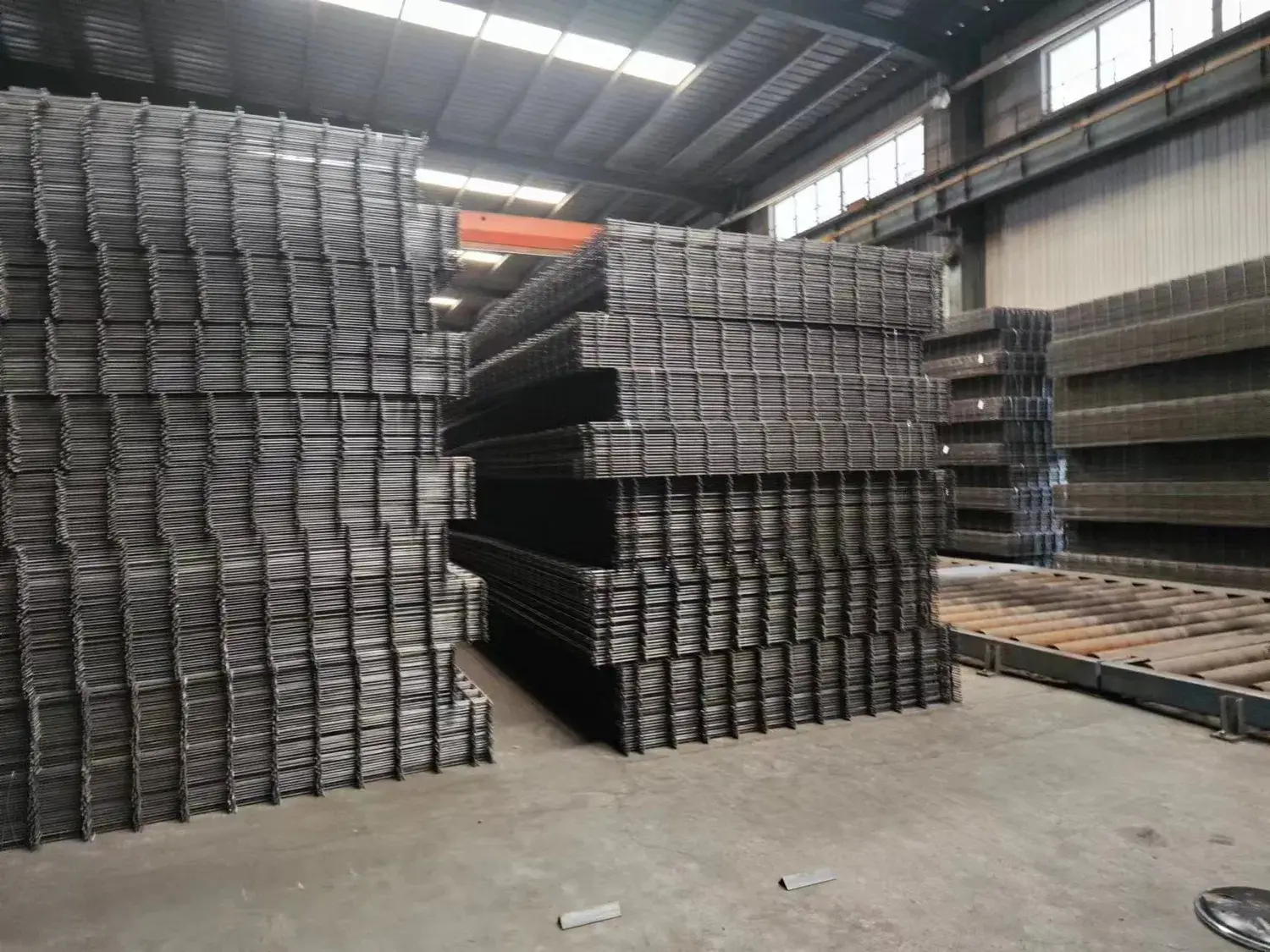 Lưới thép gia cường giúp tăng độ bền cho tấm bê tông chống va đập hiệu quả