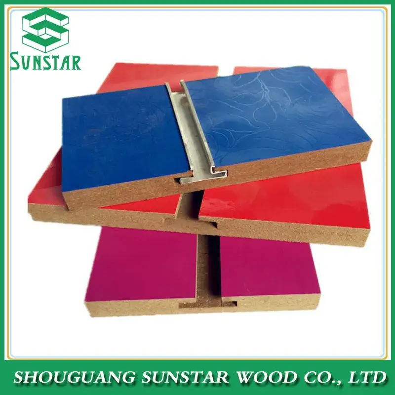 Bảng MDF Slatwall Sử Dụng Melamine cho Trưng Bày Sản Phẩm