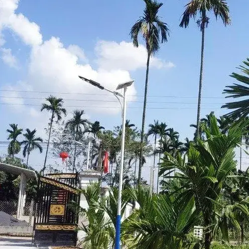 Giải pháp chiếu sáng đường phố sử dụng năng lượng mặt trời và cảm biến chuyển động cho cộng đồng
