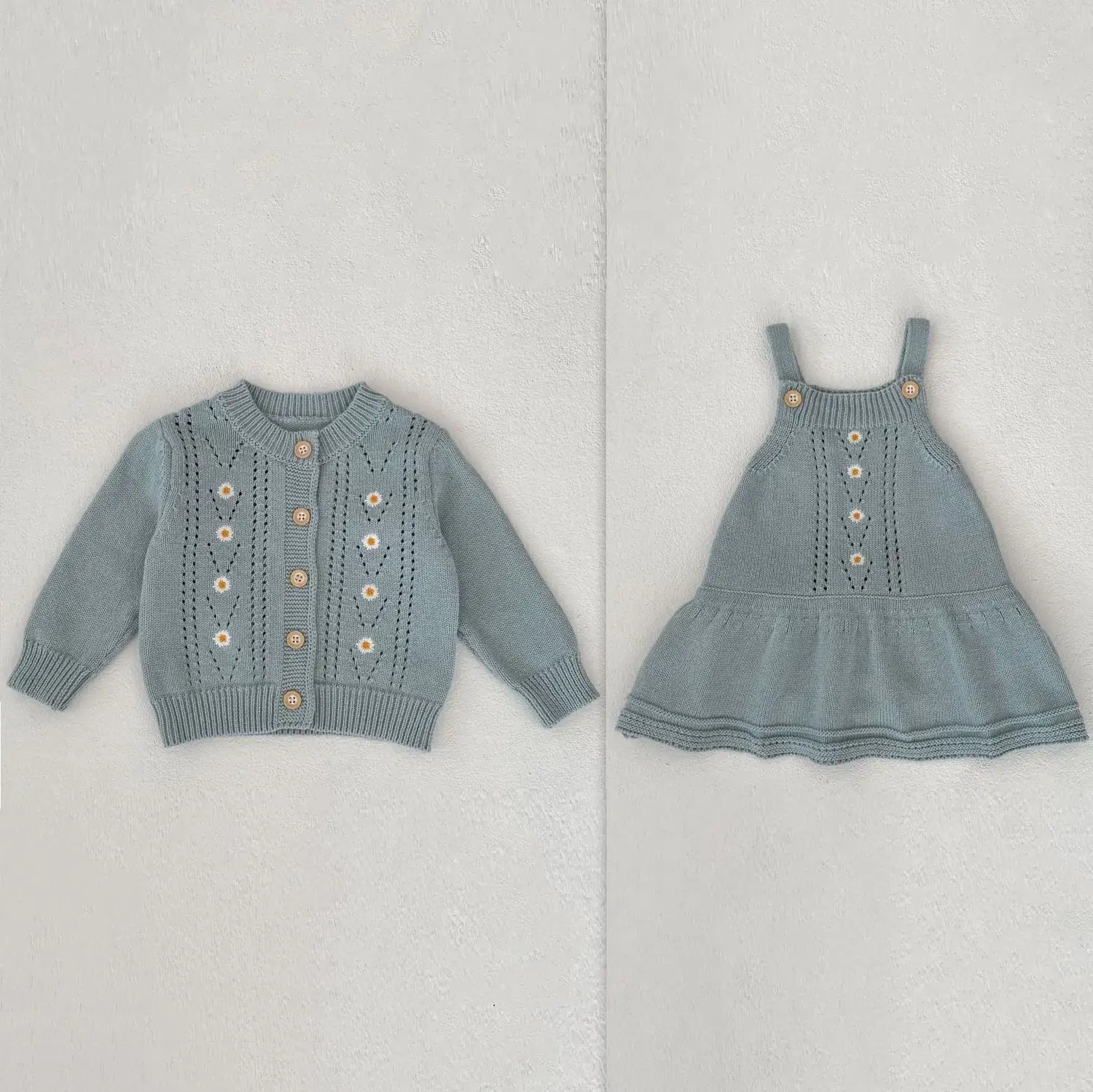 Trẻ sơ sinh: Áo len cotton màu xanh, quần áo thu đông và váy thêu hoa cúc rỗng cho bé gái