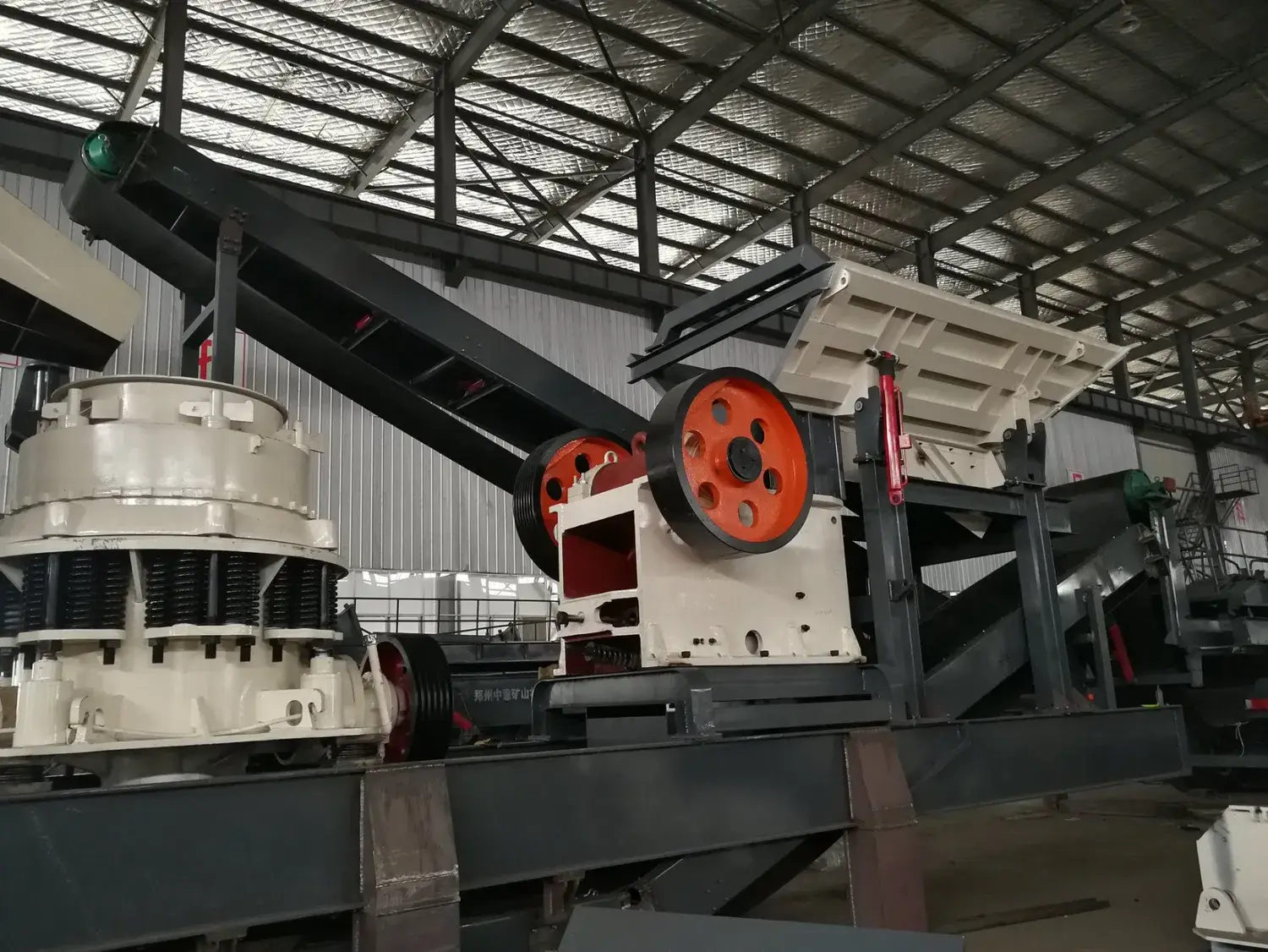 Máy nghiền di động bánh xe mới với giá ưu đãi hấp dẫn