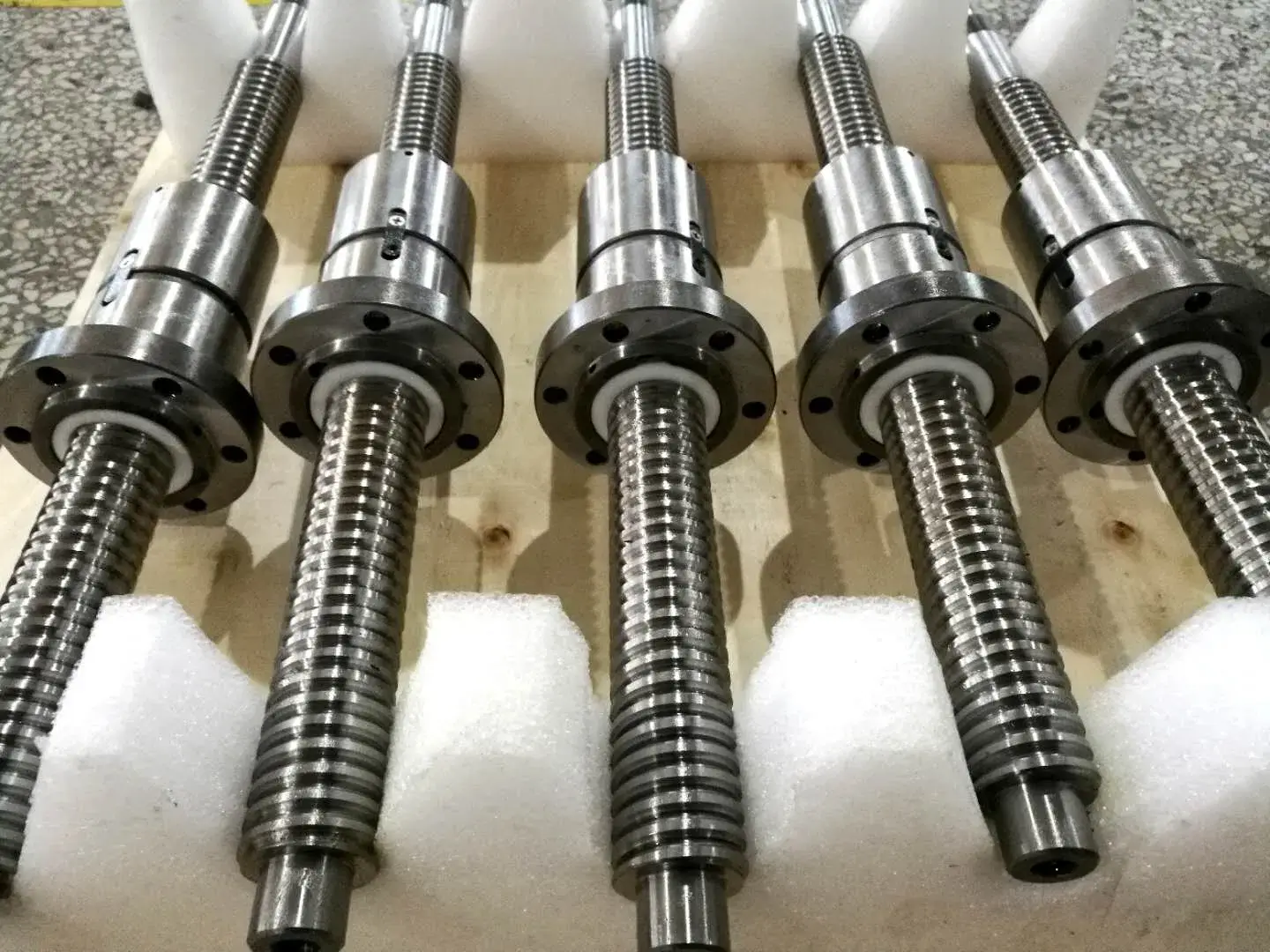 Chuyên Thiết Kế Trục Bánh Vít Spline Gcr15 Tùy Chỉnh cho Máy Tiện CNC