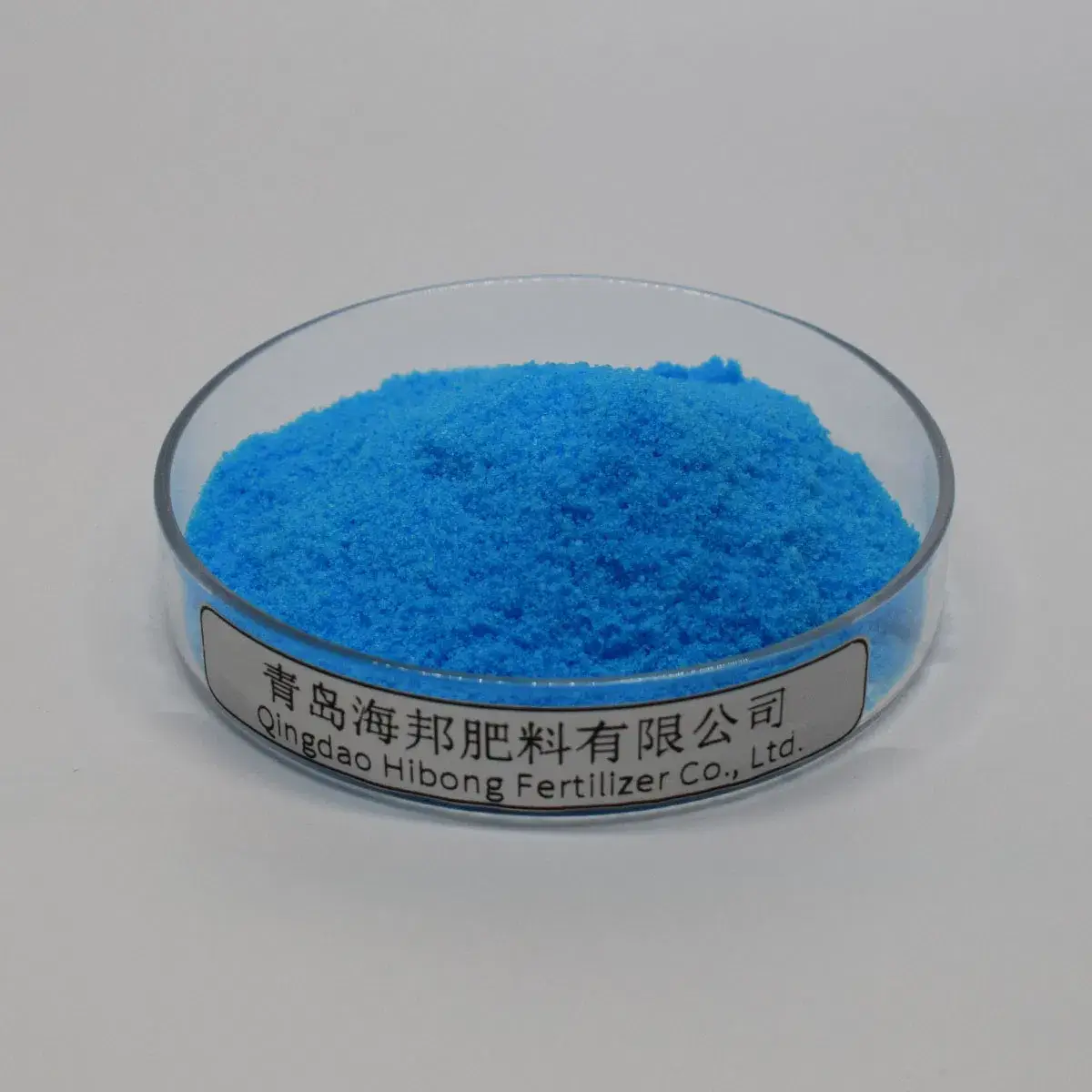 Phân bón NPK lỏng, dễ hòa tan trong nước với tỉ lệ NPK 20-20-20