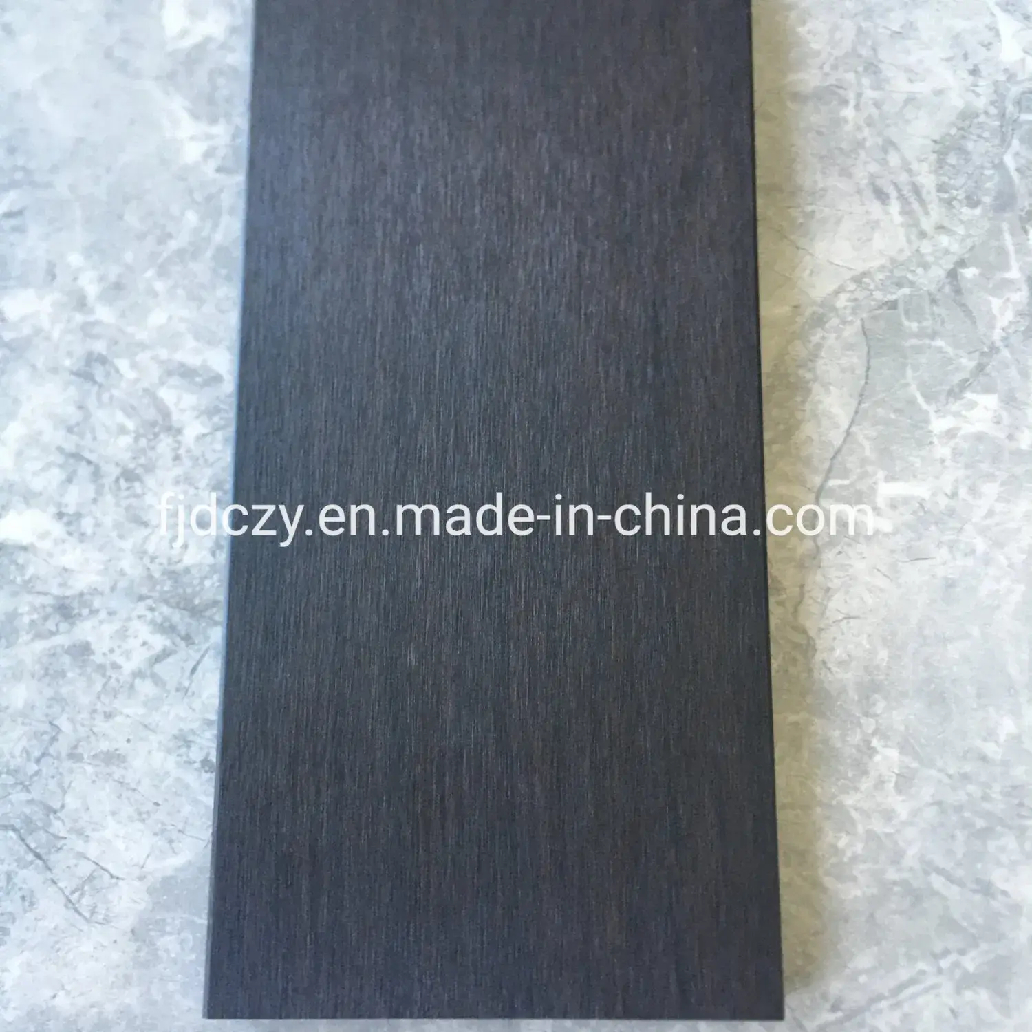 Sản phẩm sàn tre màu đỏ đậm chất lượng bền vững cho không gian ngoại thất