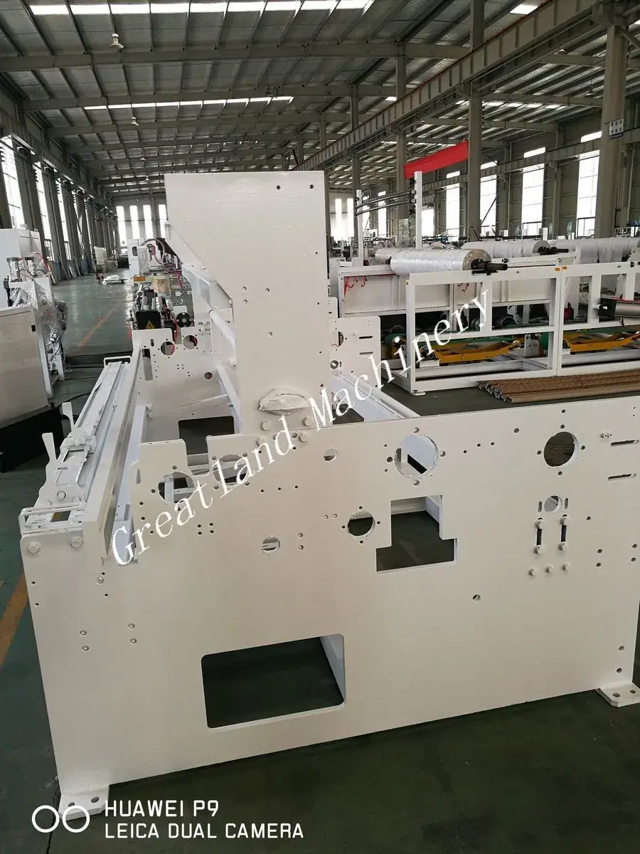 Máy chế biến cuộn giấy vệ sinh tự động ứng dụng công nghệ dán lớp lamination mới nhất