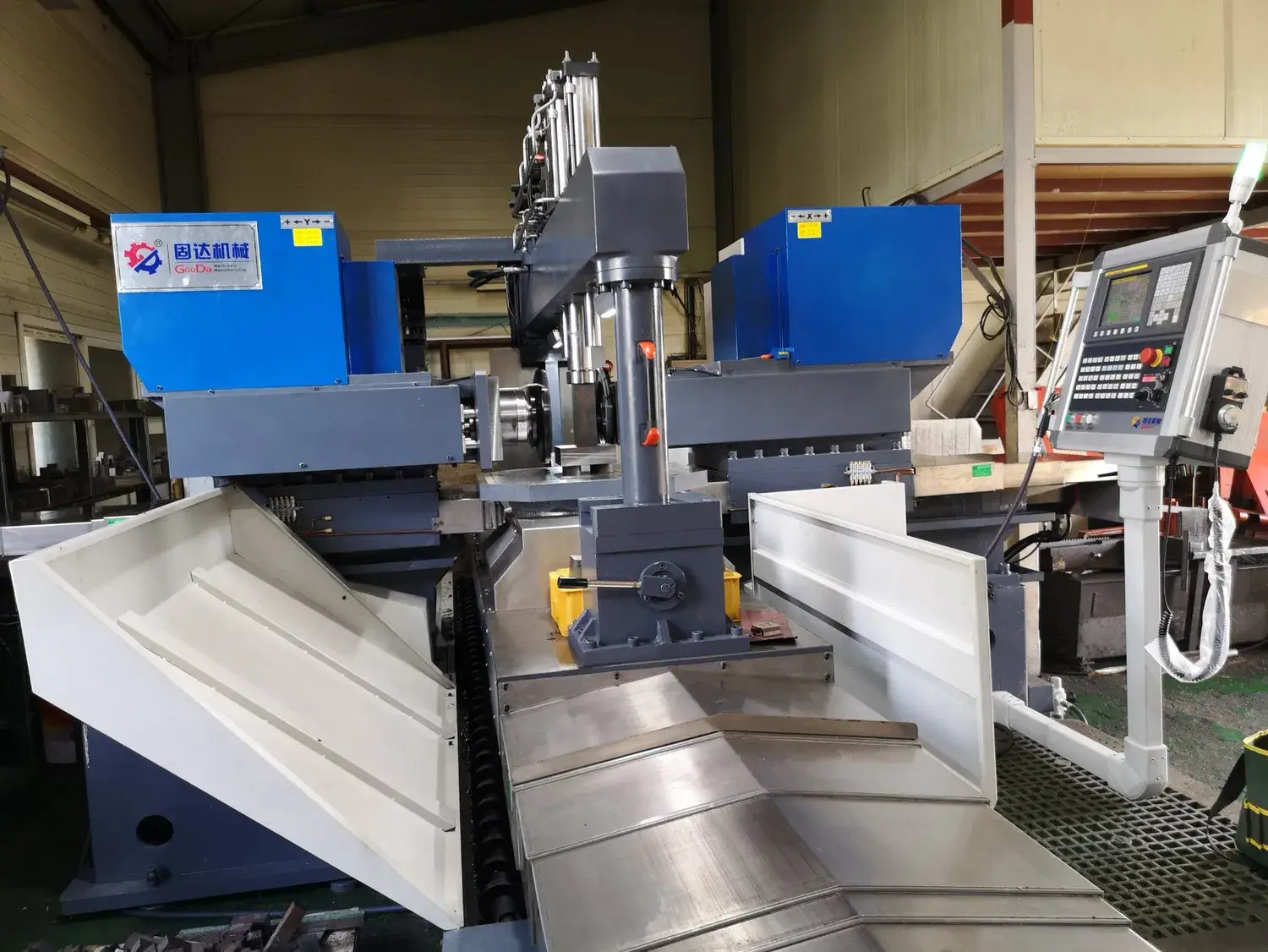 Giải pháp gia công CNC của nhà sản xuất vàng Trung Quốc cho máy tiện kim loại