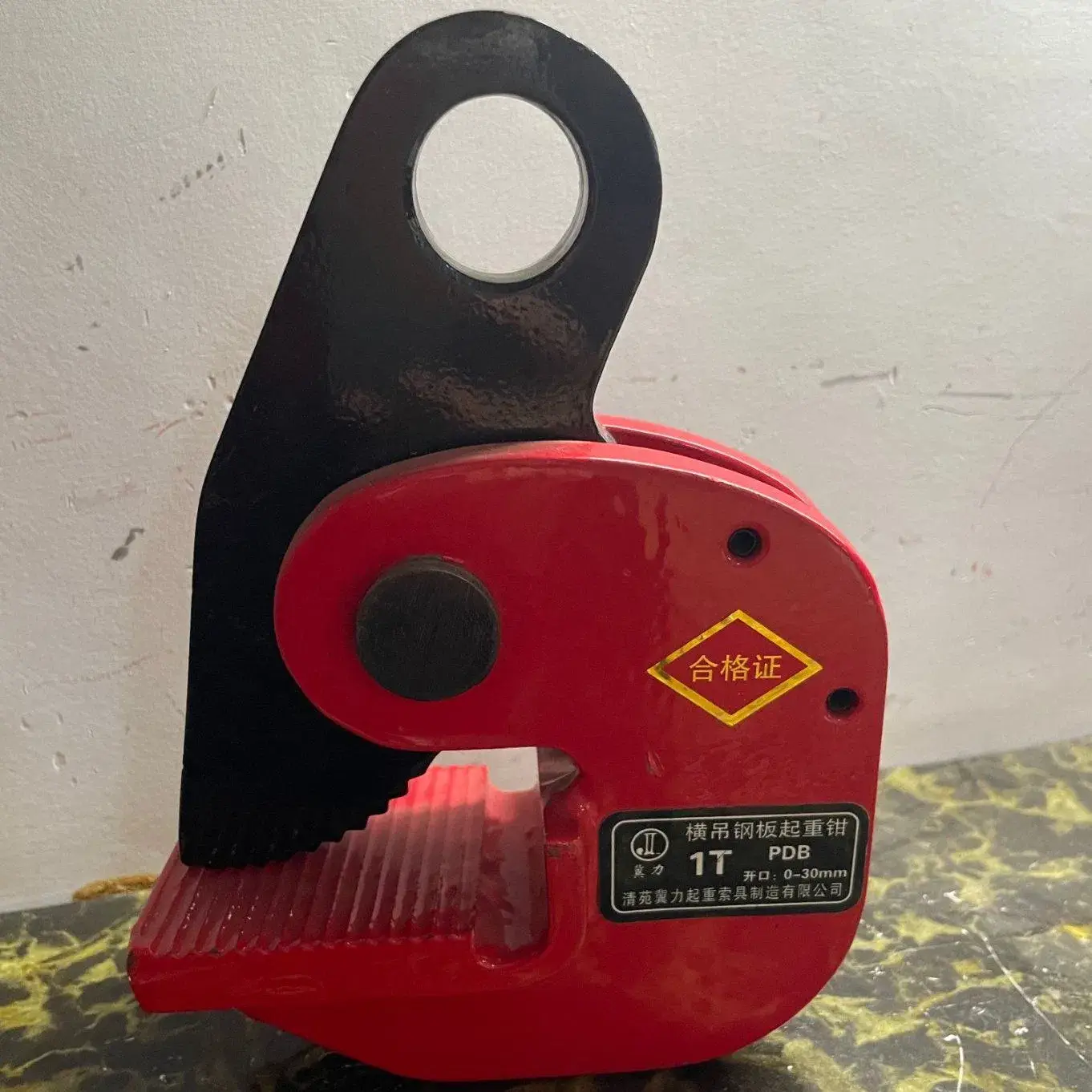Kẹp nâng thẳng đứng Cdh chất lượng cao từ nhà máy, an toàn và đáng tin cậy