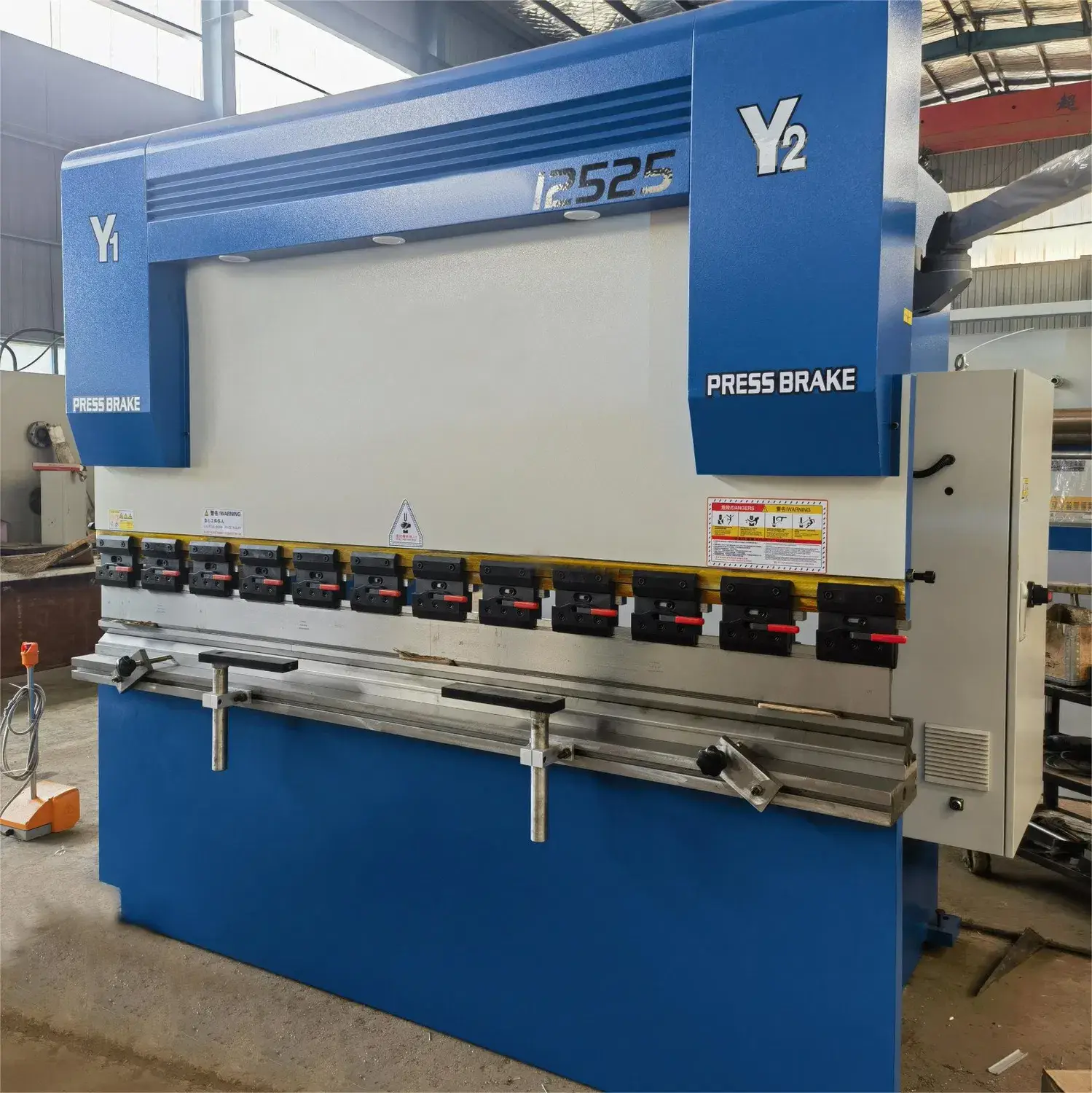 Máy Bẻ Tôn Thủy Lực CNC 200ton và Máy Ép Kim Loại với Hệ Thống Delem Da53t/58t/66t/69t