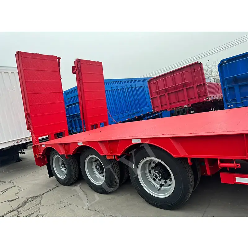 Xe moóc thấp: Lựa chọn hàng đầu cho vận chuyển máy móc nặng