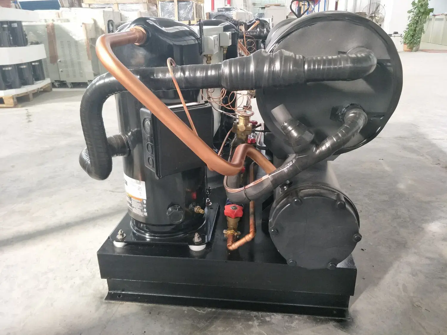 Máy làm lạnh nước kiểu mở và kiểu vít công suất 70kw