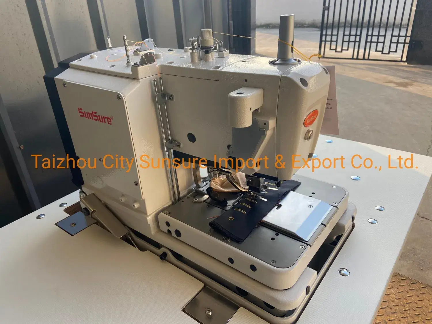 Máy may lỗ nút tự động điều khiển thông qua máy tính Ss-9830 - Tăng tốc độ sản xuất