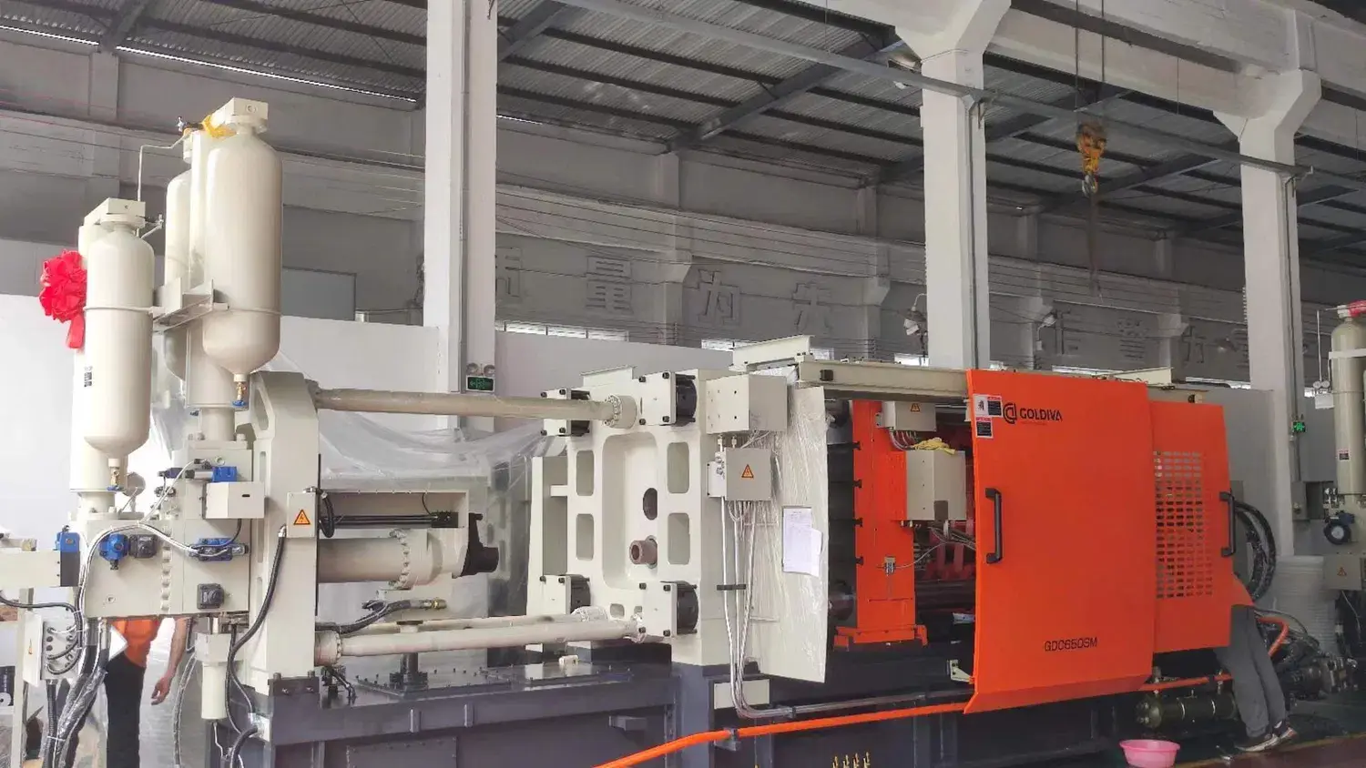 Máy đúc khuôn lạnh Gw650sm 650t với công nghệ động cơ servo tiên tiến