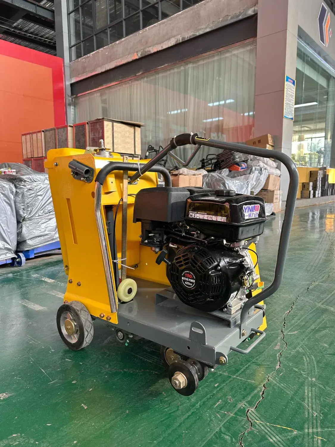 Máy cắt bê tông chạy bằng động cơ diesel/xăng với hiệu suất vượt trội