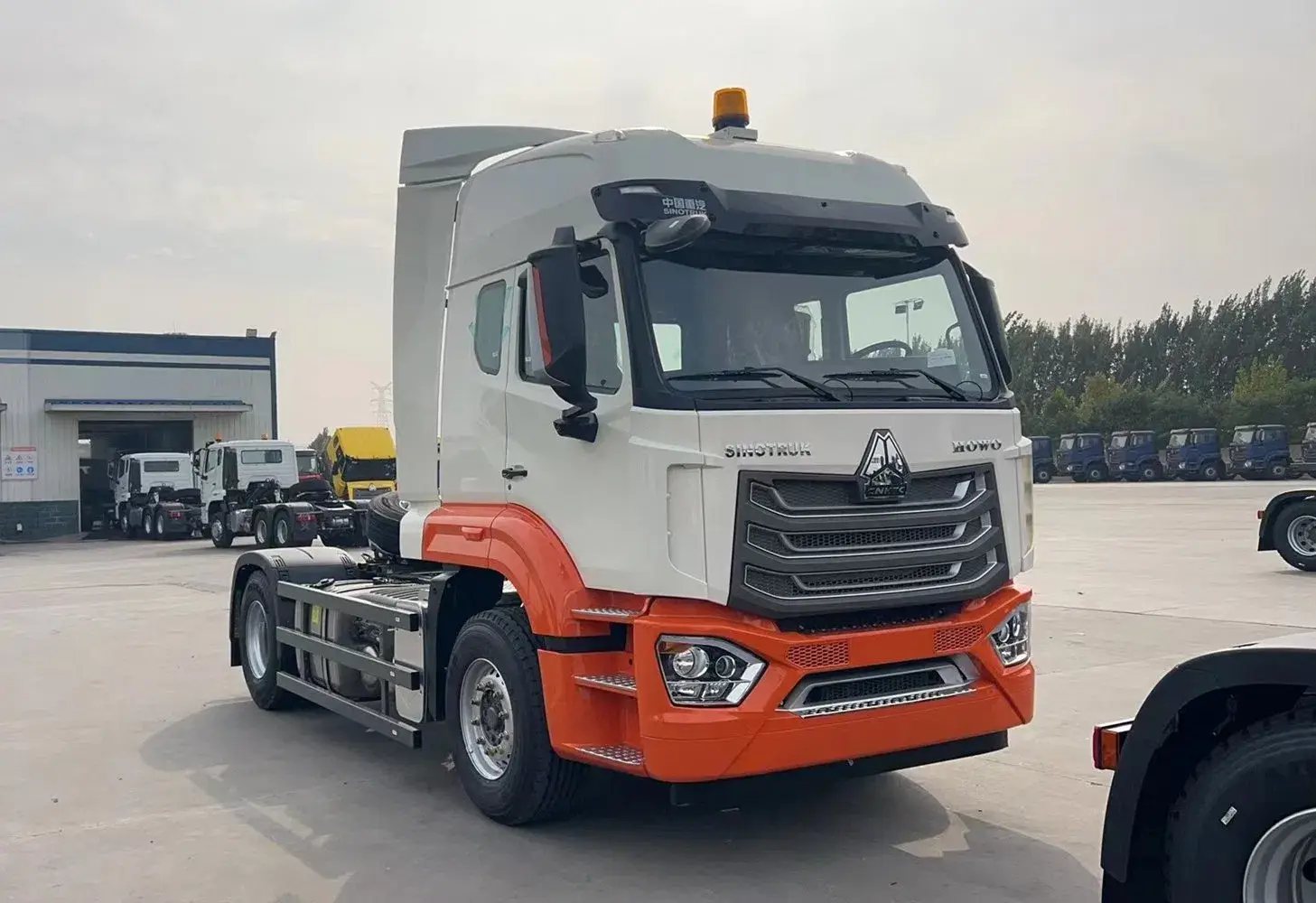 Xe tải kéo Sinotruk HOWO Nx 4X2 7 lốp 400/430HP Euro2 chuyên dụng cho đường xấu