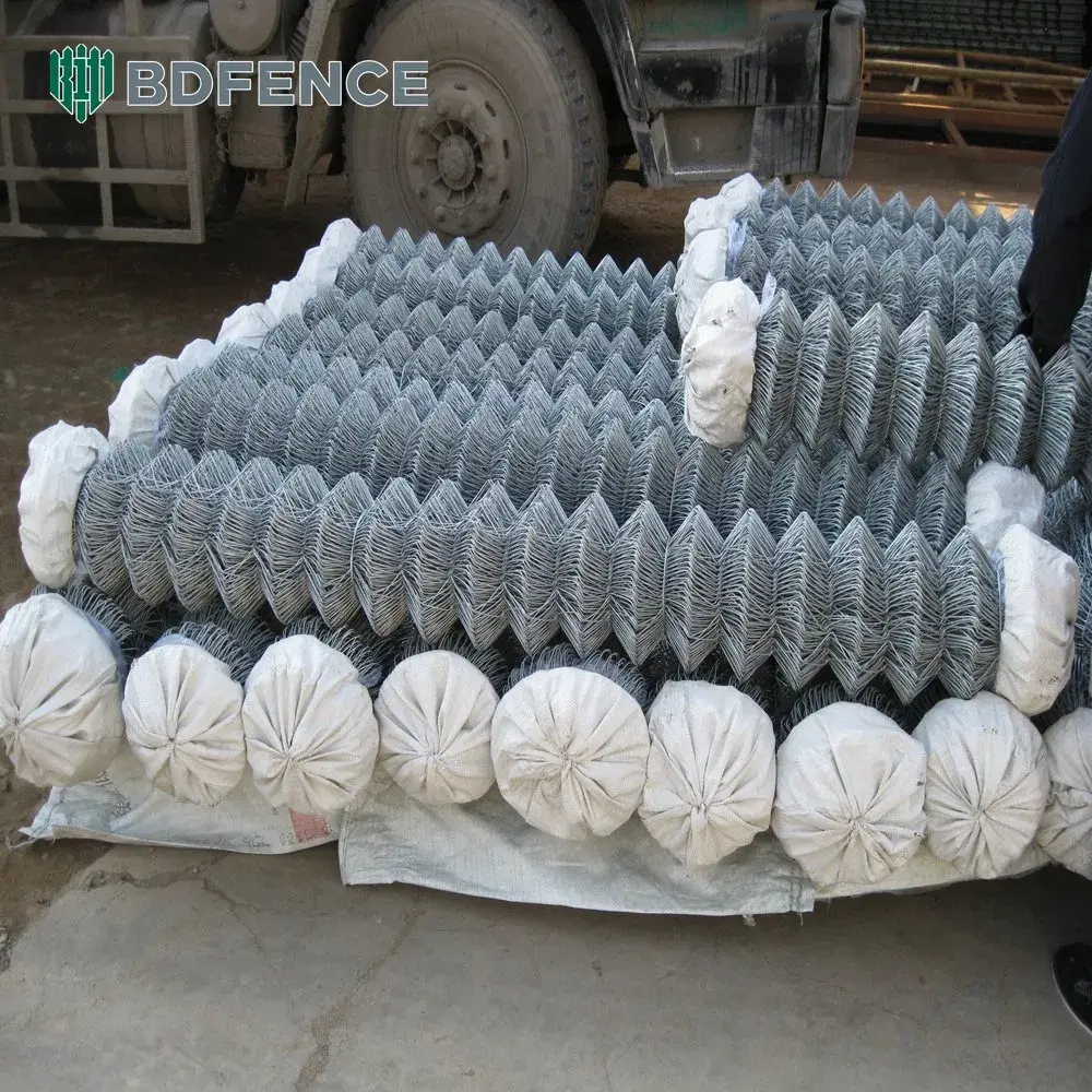 Lưới hàng rào kim loại hình vuông dệt lưới kim cương Cyclone - Sự lựa chọn hoàn hảo cho không gian của bạn
