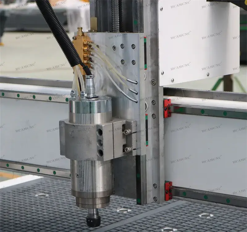 Máy khắc CNC sử dụng dễ dàng trên các loại vật liệu như nhôm, gỗ và acrylic
