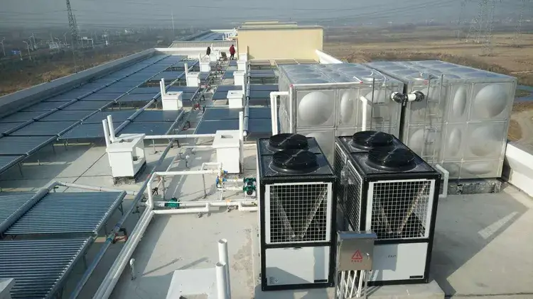 Lựa chọn hệ thống nước nóng tiết kiệm năng lượng với sự kết hợp của năng lượng mặt trời và bơm nhiệt