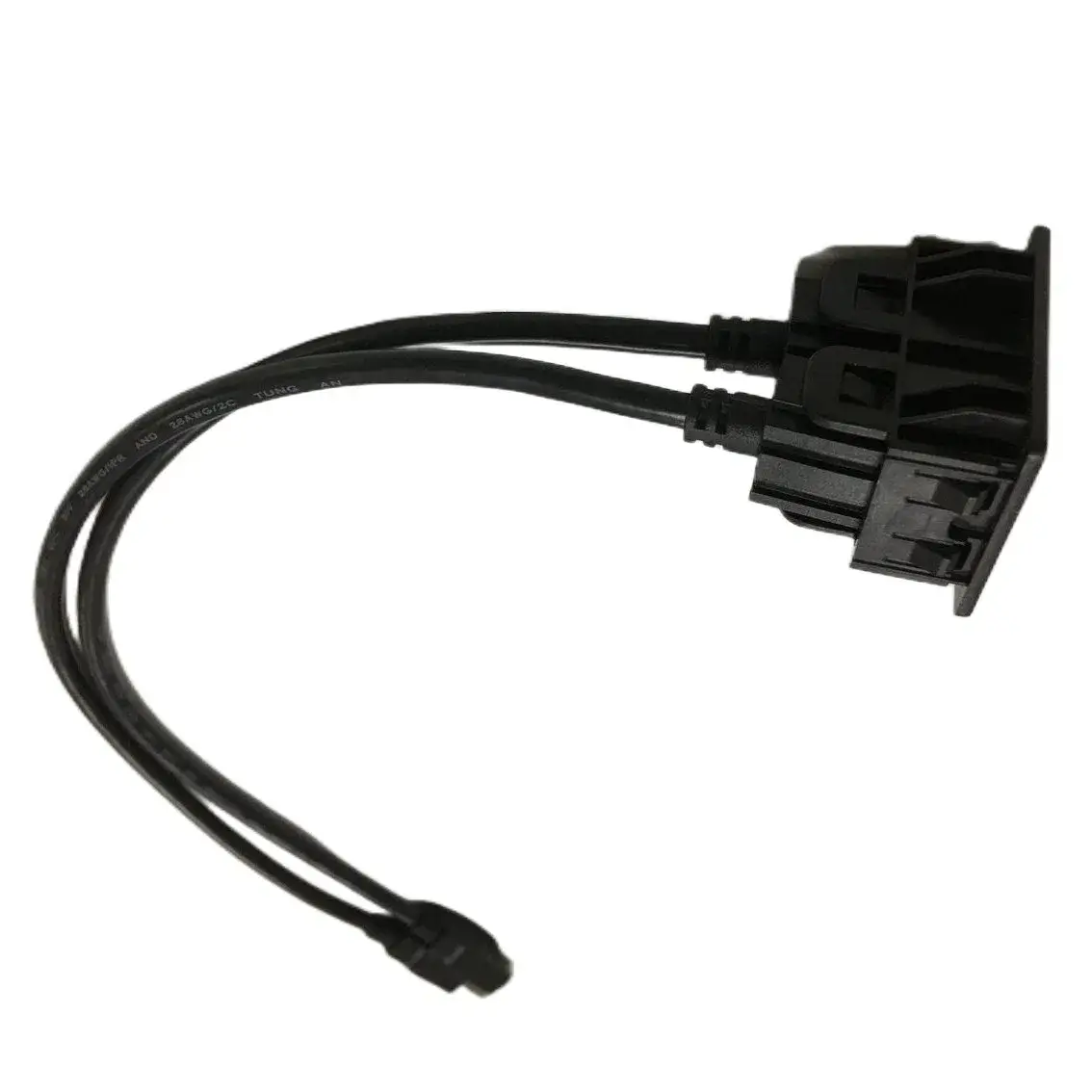 Thiết kế cáp USB được lắp trên bảng điều khiển ô tô theo yêu cầu cá nhân
