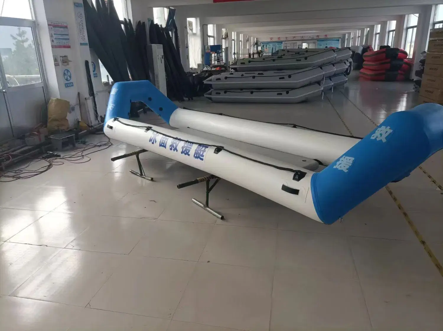 Thuyền cứu hộ gập gọn tiện lợi cho người dùng