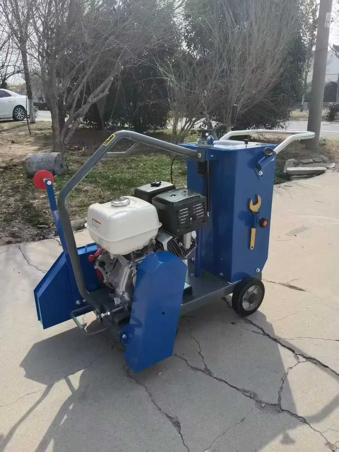 Máy cắt bê tông chạy bằng động cơ diesel/xăng với hiệu suất vượt trội