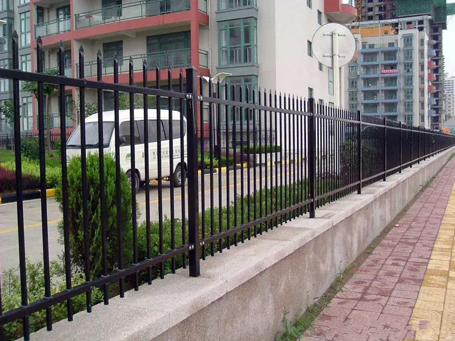 Cổng lái xe chất lượng cao, sắt nhôm thép sơn tĩnh điện dễ dàng lắp ráp và di chuyển