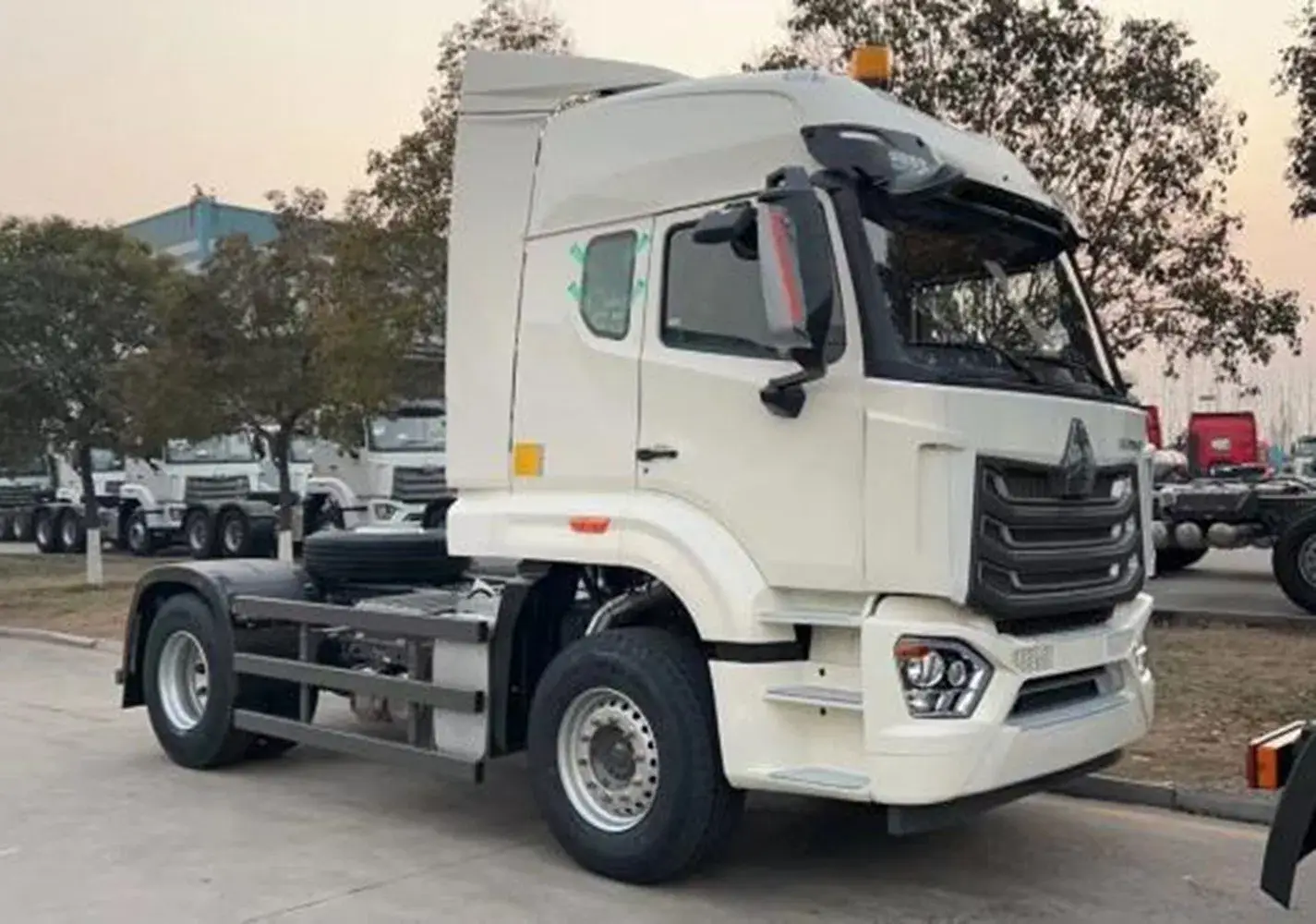 Xe tải kéo Sinotruk HOWO Nx 4X2 7 lốp 400/430HP Euro2 chuyên dụng cho đường xấu