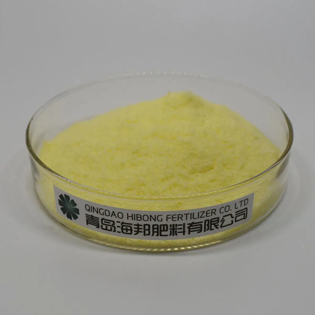 Phân bón NPK lỏng, dễ hòa tan trong nước với tỉ lệ NPK 20-20-20