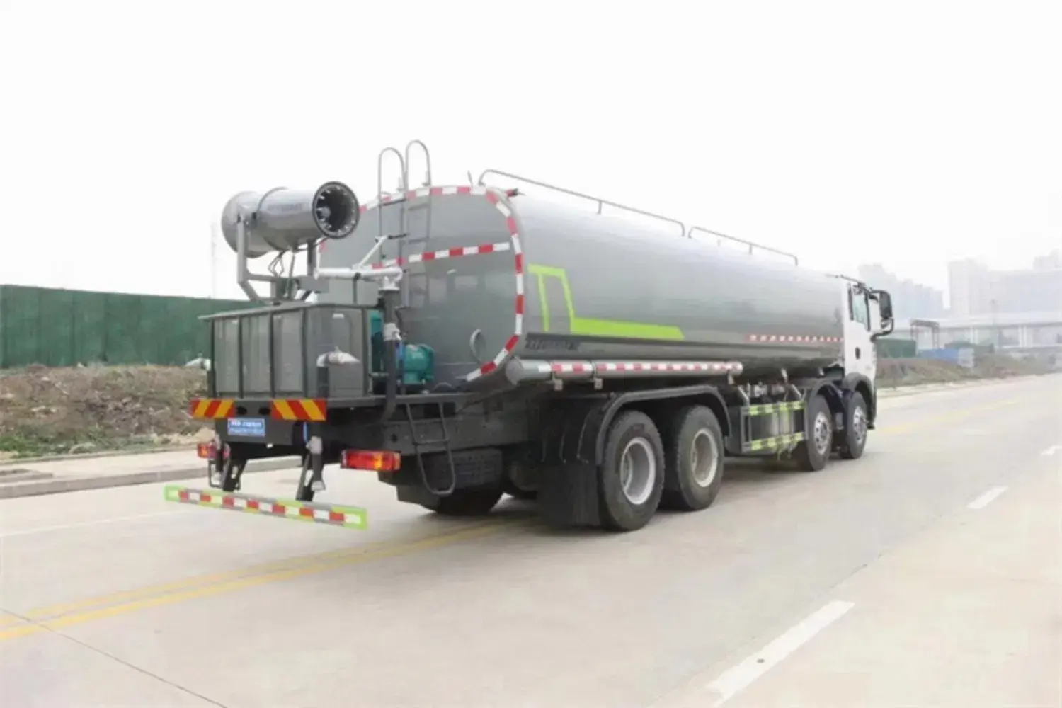 Máy phun áp suất cao 20000L 6X4 cho xe bồn cung cấp nước