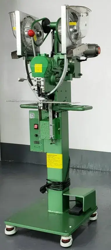 Thiết bị gắn nút nhựa tự động cao cấp cho ngành sản xuất