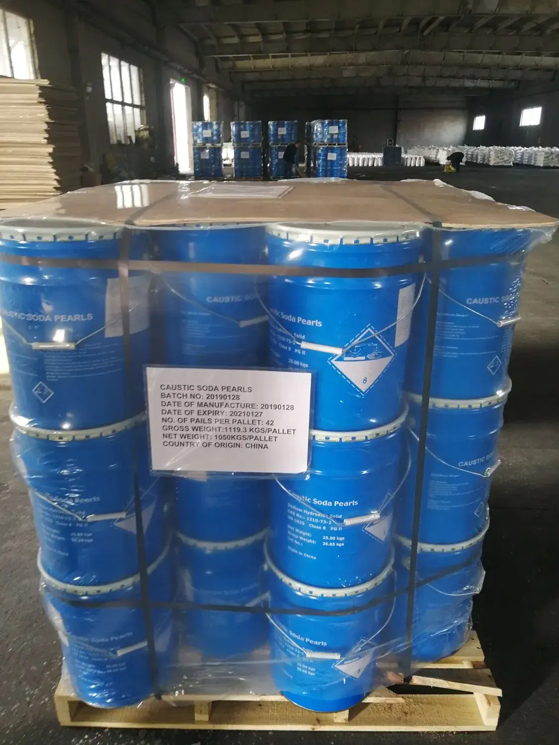 Hạt Ngọc Trai Natri Hydroxide Flakes: Nguyên Liệu Sản Xuất Giấy Chất Lượng Cao
