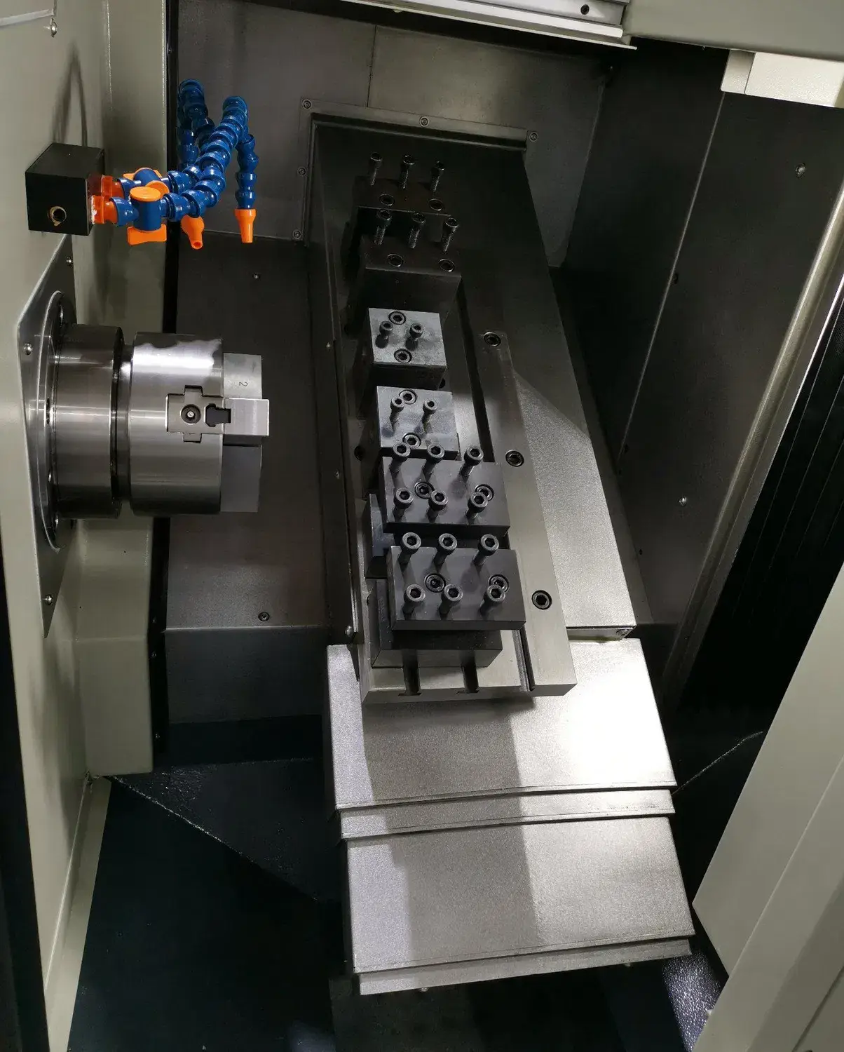 Máy CNC tiện giường nghiêng Blin: Sự lựa chọn vững chắc cho sản xuất công nghiệp