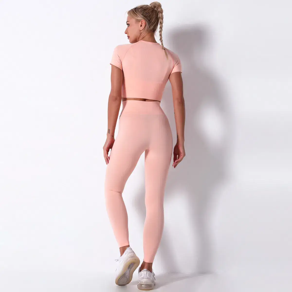 Bộ đồ thể thao phối màu đơn giản, chất liệu nylon và cotton, áo cổ tròn, quần jogger cho nam