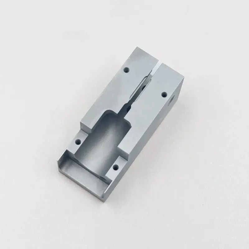 Chuyên gia gia công CNC tạo ra sản phẩm tùy chỉnh với độ chính xác và hiệu quả cao